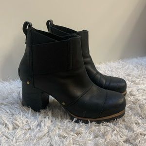 Sorel addington Chelsea boots
